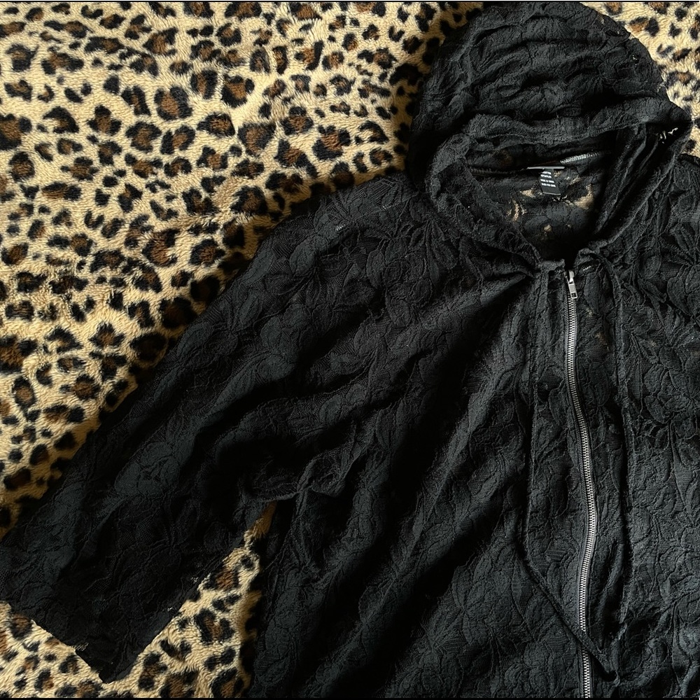 TORRID LACE MID-SLEEVE ZIP UP HOODIE SIZE 3